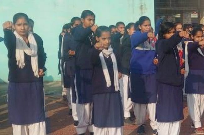 सविधान दिवस पर बच्चों ने बेटी बचाओ बेटी पढाओ का दिया सन्देश 