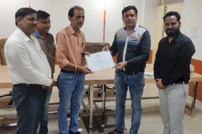 राजेश वशिष्ठ शुन्य से शिक्षण नवाचार अवार्ड से सम्मानित