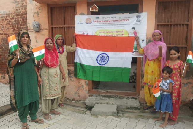 पहला कदम फाउंडेशन का हर घर तिरंगा अभियान 