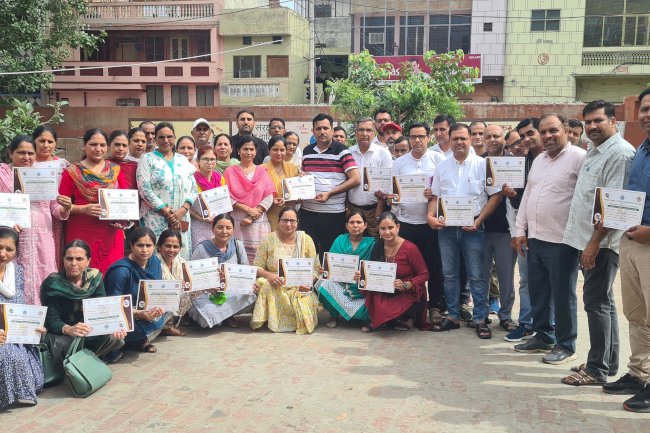 6 दिवसीय  कैम्प समापन पर दिए सर्टिफिकेट