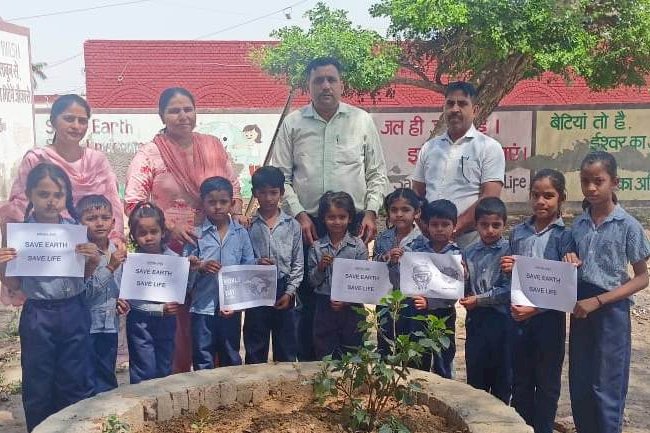 पहला कदम फाउंडेशन ने मनाया पृथ्वी दिवस 