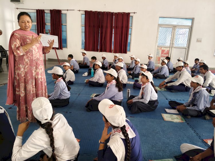 जे.आर.सी. कैम्प के चौथे दिन बच्चों ने सीखी प्राथमिक उपचार की बारीकियाँ, 